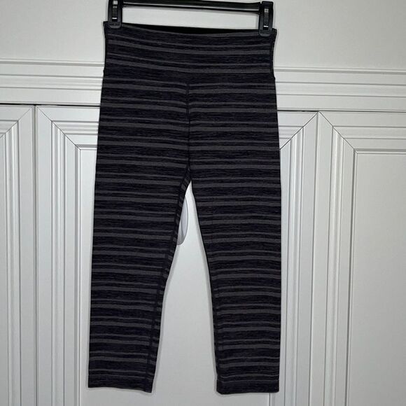Lululemon Wunder Under Crop Size 4 - Picture 1 of 8